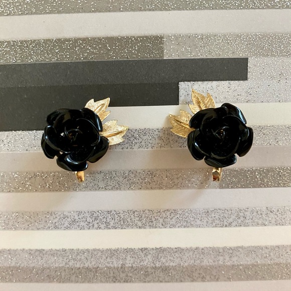 Rare vtg c.1950s Trifari earrings 🖤 - Picture 2 of 5